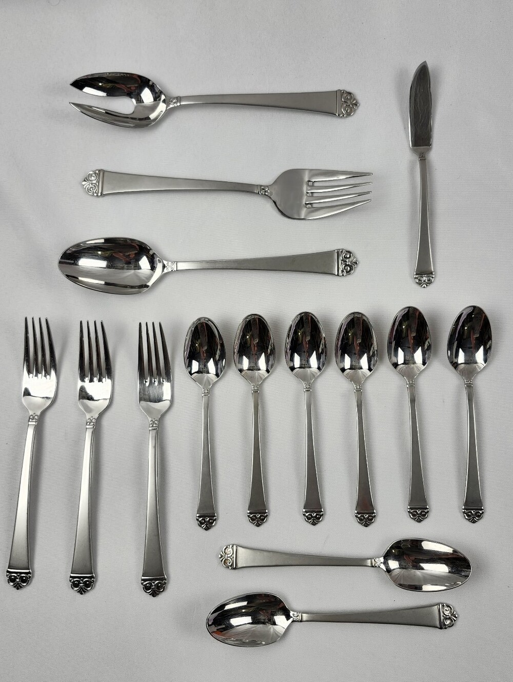Oneida BIANCO Stainless 18/10 Flatware Lot Spoon Fork Butter Salad Serving